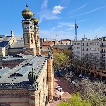 Synagogue View Balcony Apartament *