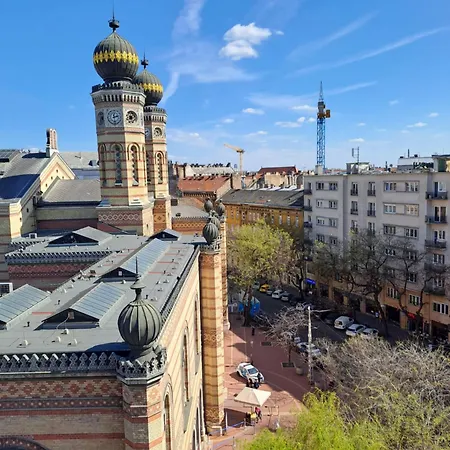 Synagogue View Balcony Apartment *